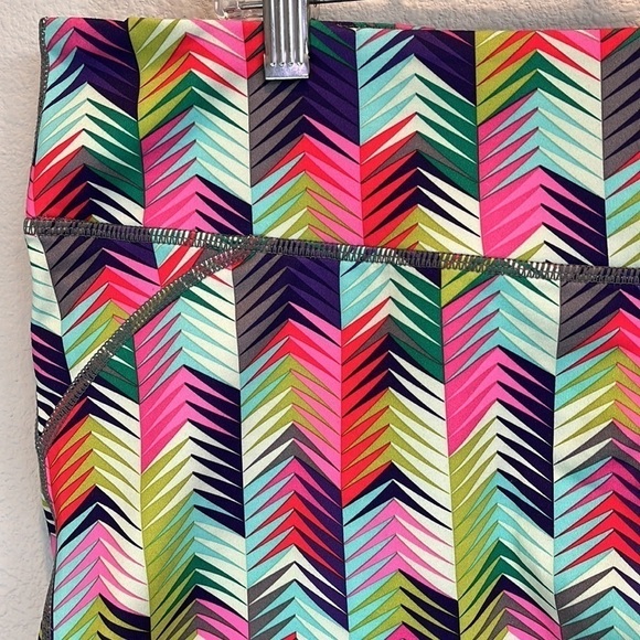 Fabletics Chevron Multicolored Shorts XXL - Picture 6 of 13